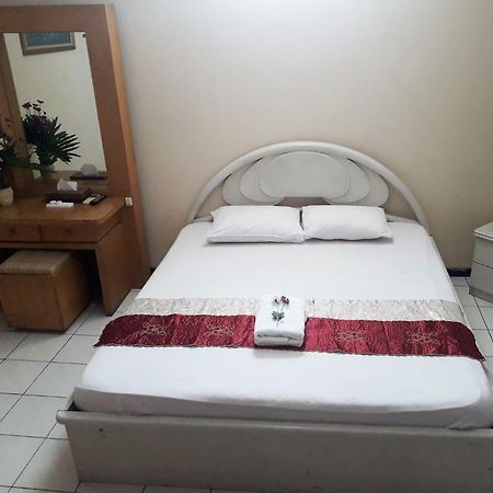 Vidi 1 Hotel Jogjakarta Kejayan Bagian luar foto