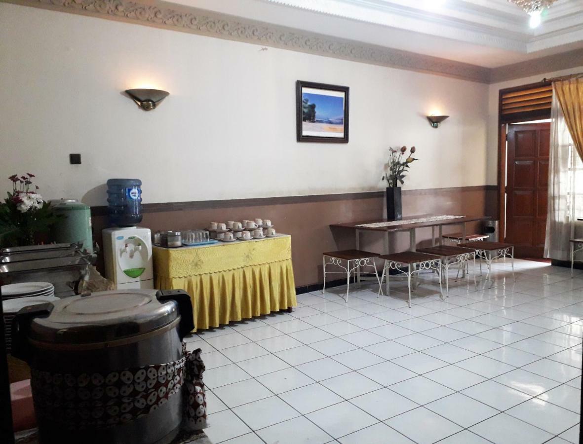 Vidi 1 Hotel Jogjakarta Kejayan Bagian luar foto