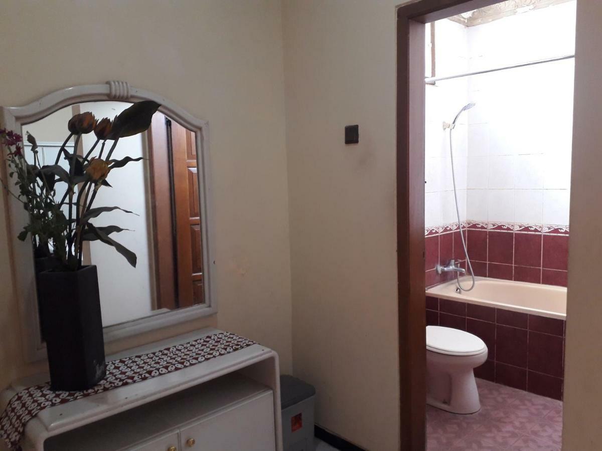 Vidi 1 Hotel Jogjakarta Kejayan Bagian luar foto